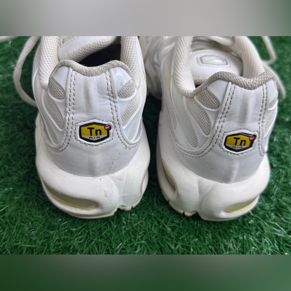 Nike Air Max Plus
White Pure Platinum‎ (Women's) Size 8 - Picture 5 of 8